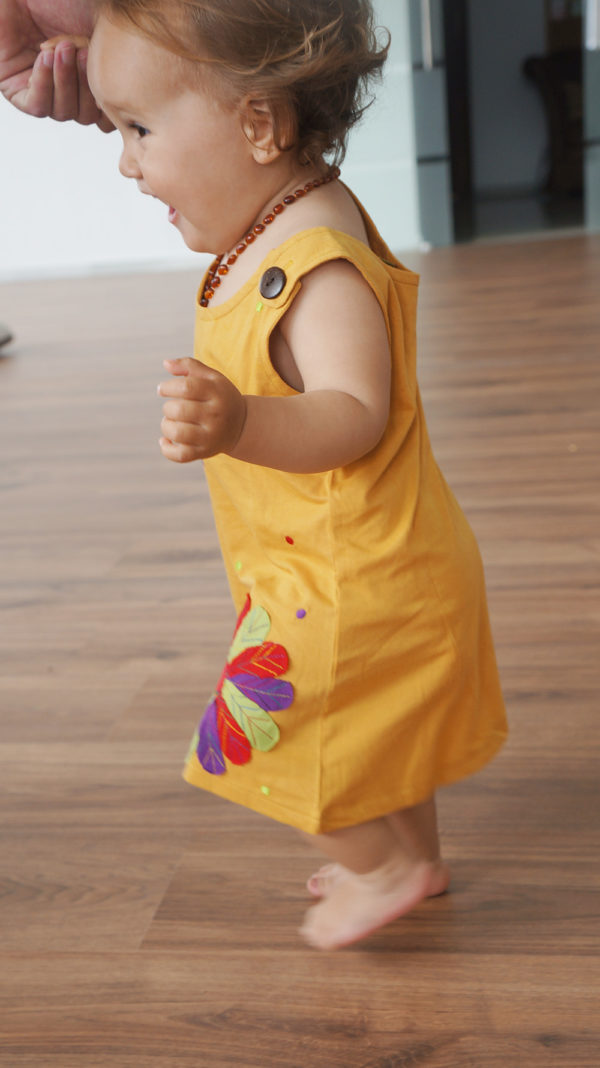 Vestido Amarillo con Flor