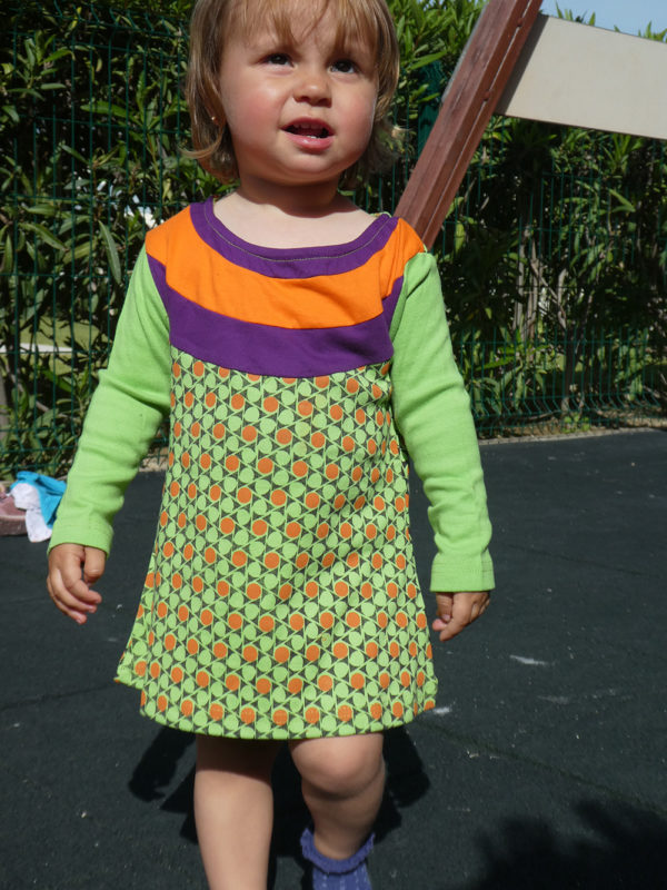 Vestido Verde con Círculos